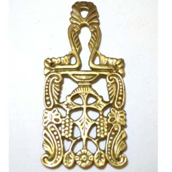 Vintage Decorative Brass Trivet Kitchen Decor Wall Hangable Country Farmhouse - Picture 1 of 3